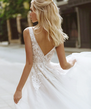 Simple and Elegant Lace Beach Wedding Dress