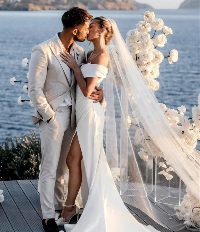 Sexy Backless Off Shoulder Beach Wedding Dress with High Leg Slit Sexy Backless Off Shoulder Beach Wedding Dress with High Leg Slit