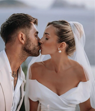 Heirloom Hourglass Wedding Dress Sexy Backless Off Shoulder Beach Wedding Dress with High Leg Slit